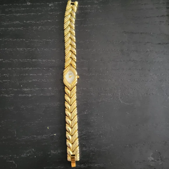 Citizen Gold-Tone Women's Watch Needs BATTERY - Picture 3 of 5